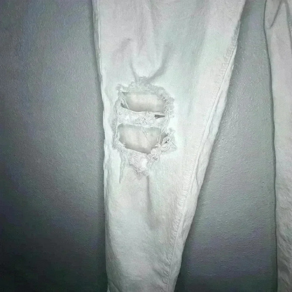American Eagle Mom Straight Jean White Destroyed high rise stretch, Size 10 - Picture 3 of 16